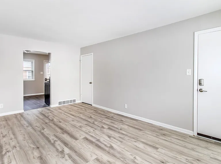 147 S Grand Ave #2 — Photo 6