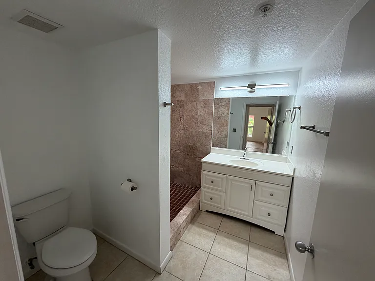 2410 W Azeele St #235 — Photo 7