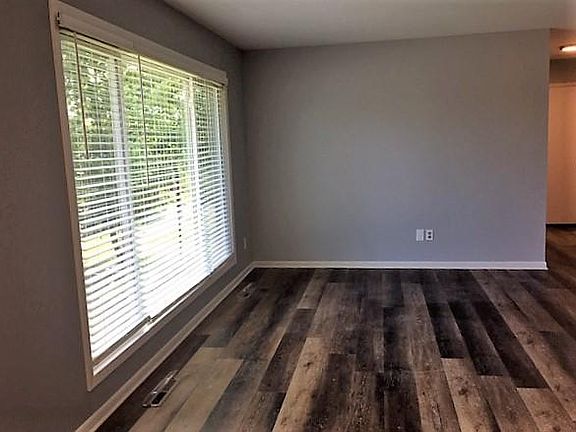 2nd image of 80 Lakeshore Dr