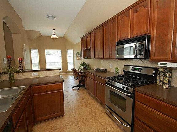 3rd image of 2941 Silver Landing Ln