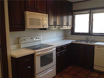5th image of 1055 Andalusia Grv