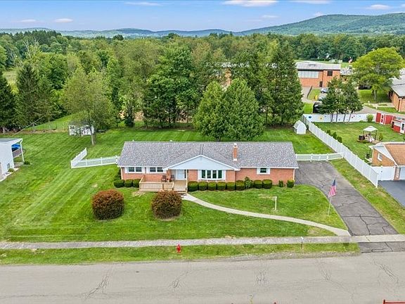 3rd image of 14 Carol Ct