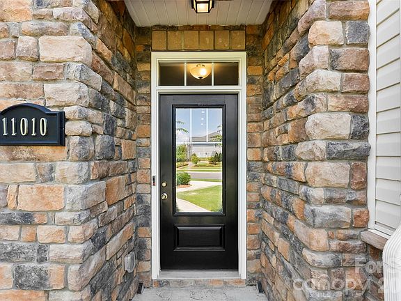 2nd image of 11010 Chalkbark Ln