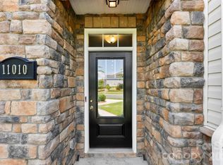 11010 Chalkbark Ln, Charlotte, NC 28262