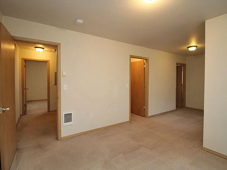 812 N Dekum St — Photo 23