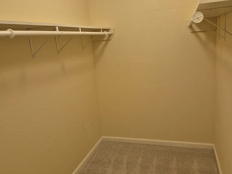 2122 Knollbrook Ln — Photo 10