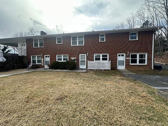2nd image of 1727B Mountain Ave