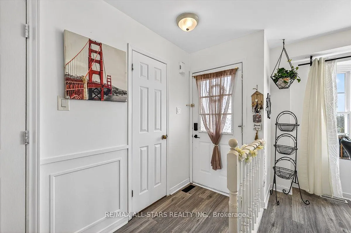 3 bed, $2,500 — Photo 2