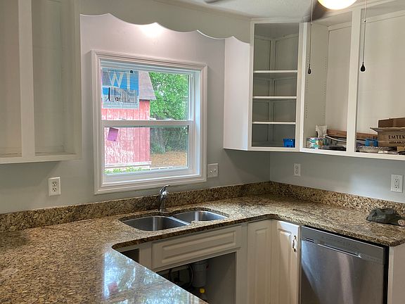 3rd image of 835 Palm Blvd N