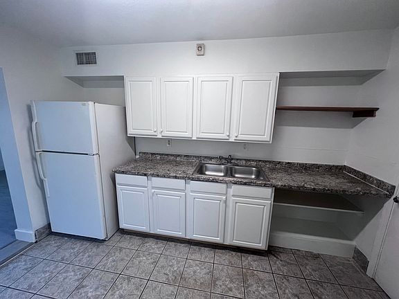 2nd image of 4022 Emerson St