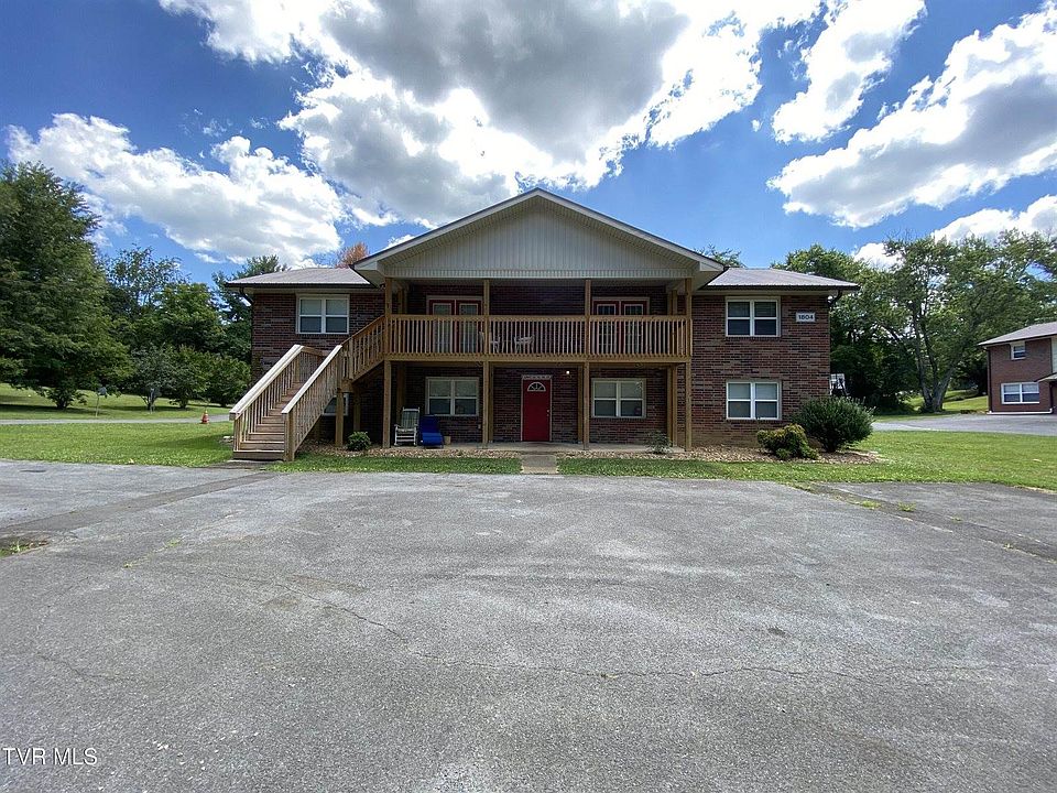 1st image of 1804 Parkwood Ln #15