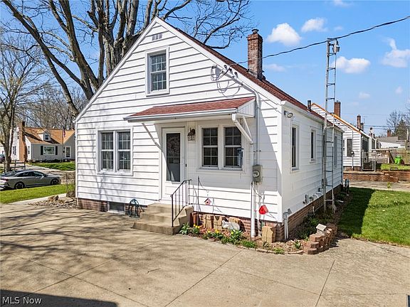 3rd image of 2626 Shunk Ave
