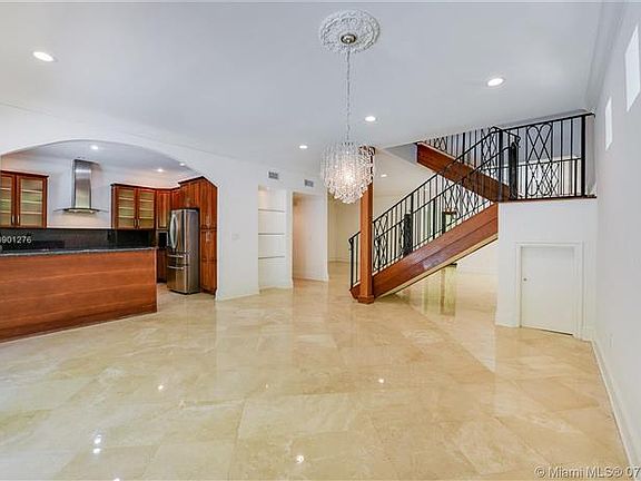 5th image of 2325 Lincoln Ave
