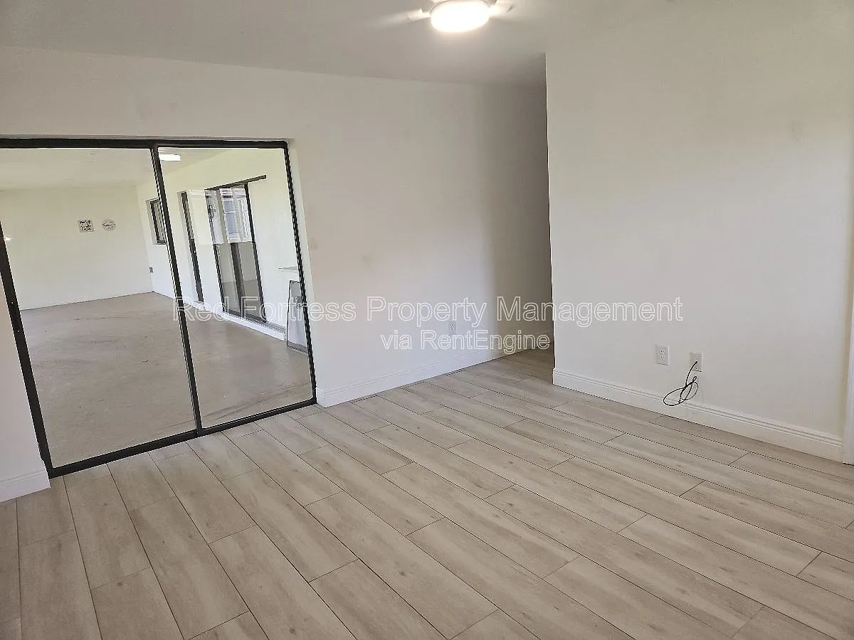 3 bed, 2.0 bath, 1361 sqft, $2,149 — Photo 4