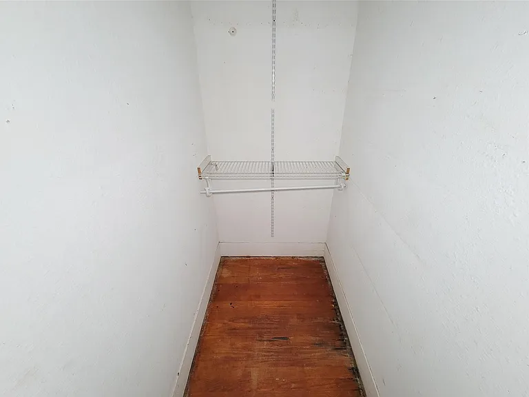 508 W Lang St — Photo 14