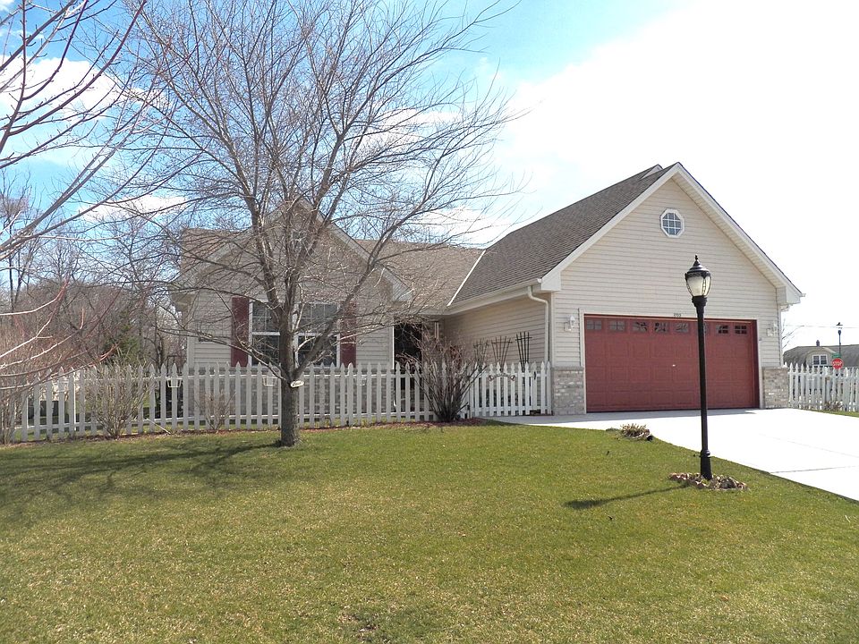 1st image of 703 Willow Bend Dr