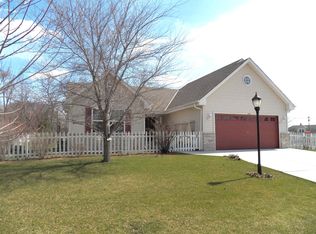 703 Willow Bend Dr, Waterford, WI 53185