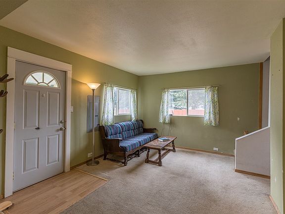 4th image of 419 E 3rd Ave