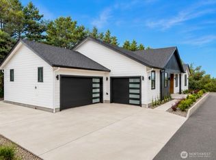 703 Shoreview Dr N, Long Beach, WA 98631