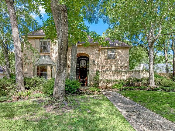 2nd image of 2815 Deer Hollow Dr