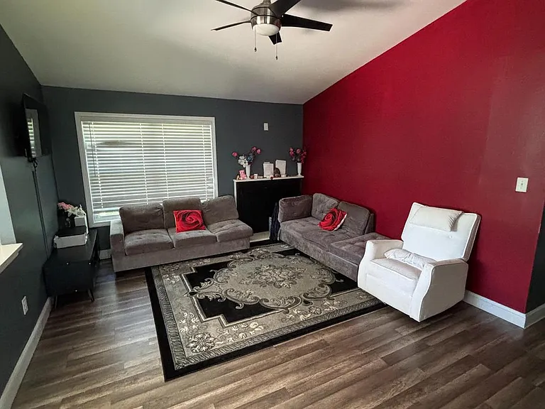 4 Patricia Ln — Photo 8