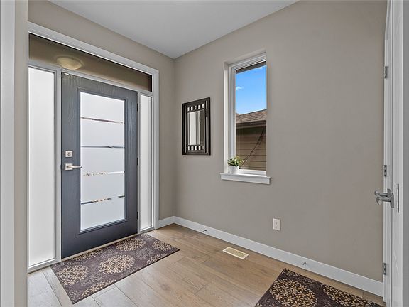 3rd image of 2064 Saddleback Dr