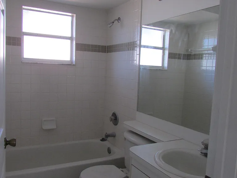 407 Delmonico St NE — Photo 7