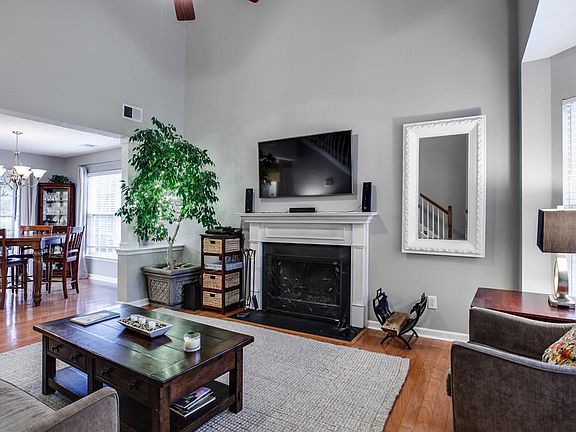 3rd image of 3101 Langley Dr