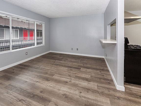 2nd image of 2455 Pasadena Ave APT 2