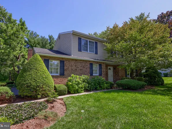 35 Devonshire Dr, Reading, PA 19610