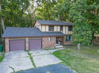 638 Mary Ln, Saint Anne, IL 60964