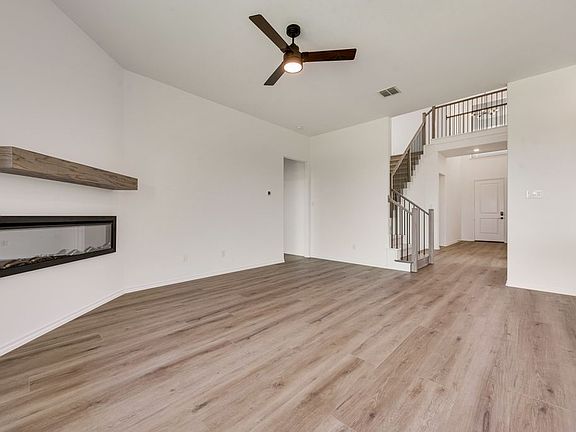 4th image of 7545 Lavender Ln