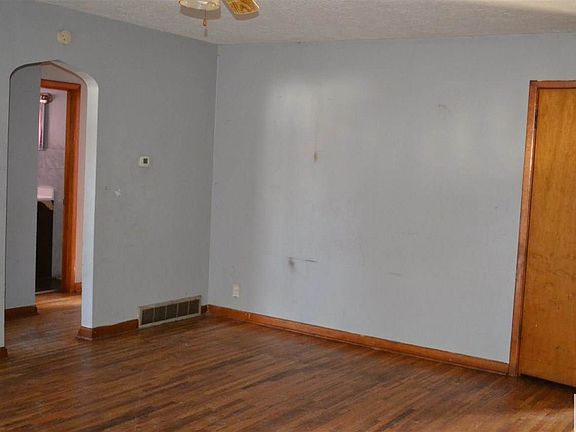 5th image of 414 E 31st St