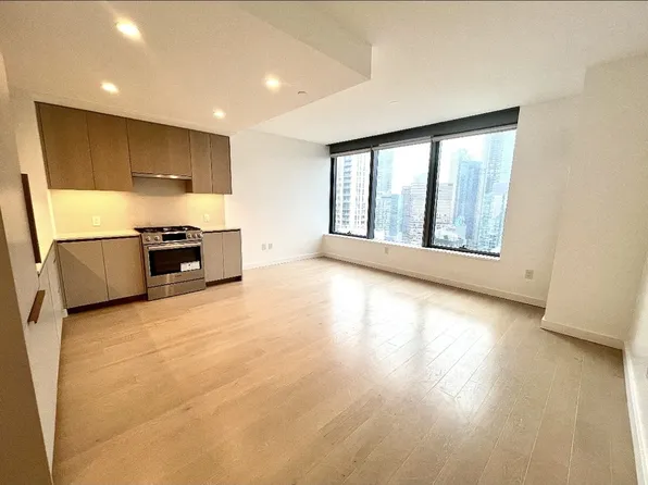 3 Court Square image 2 of 17