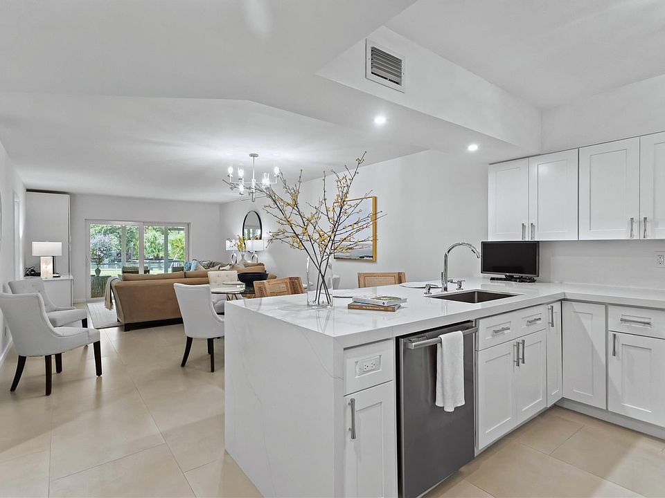 1st image of 3010 NE 16th Avenue #101