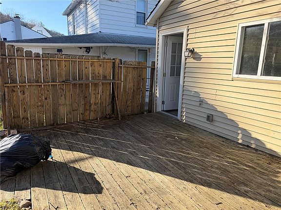 5th image of 354 Sunset Dr