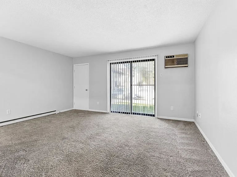 Walnut Woods Apartments — Photo 40