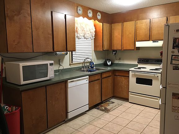 2nd image of 2109 Essex St