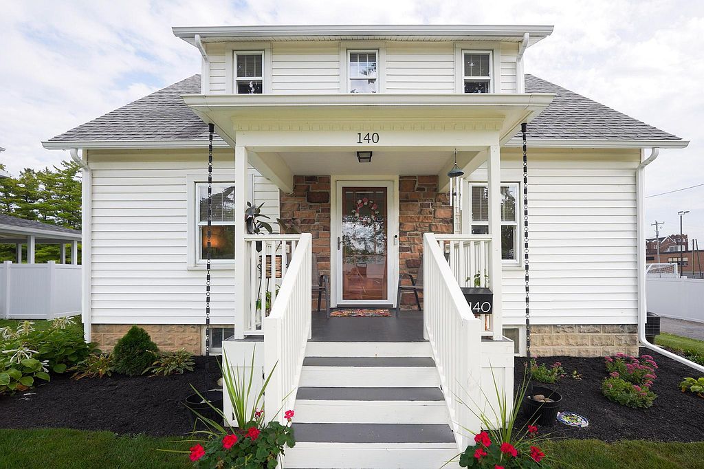 140 N Lawn Ave - Property Image