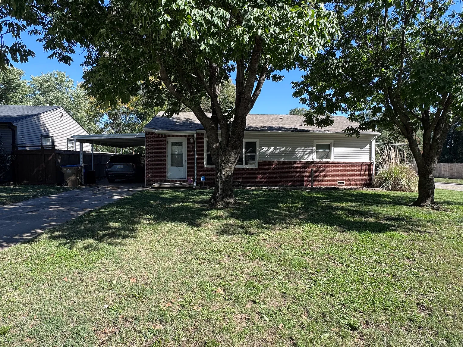 3 bed, 1.5 bath, 1232 sqft, $1,500 — Photo 1