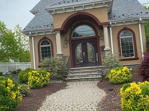 105 S Ave W, Cranford, NJ 07016
