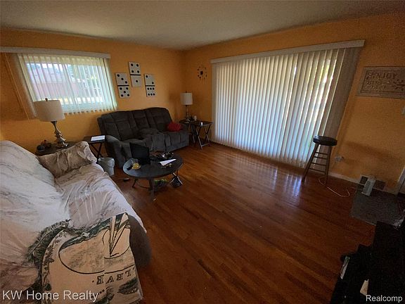 3rd image of 9941 Adams St