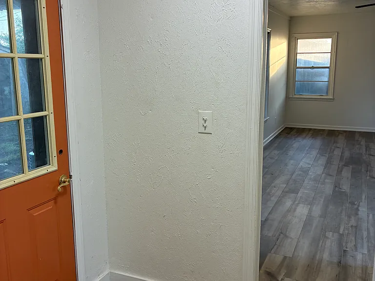 1834 N Market Ave — Photo 16