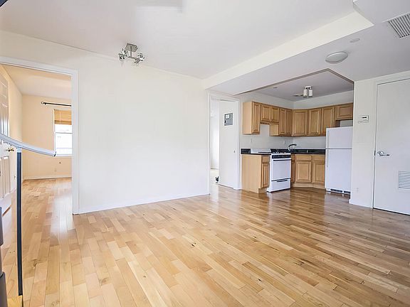 2nd image of 234 Franklin Ave APT 4F