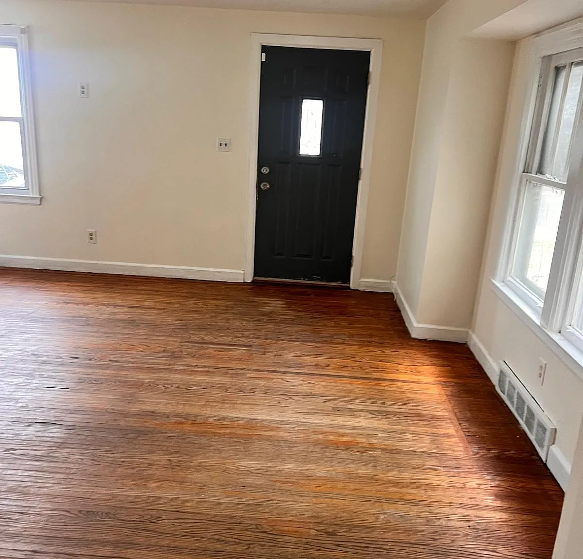 3 bed, 1080 sqft, $1,450 — Photo 2
