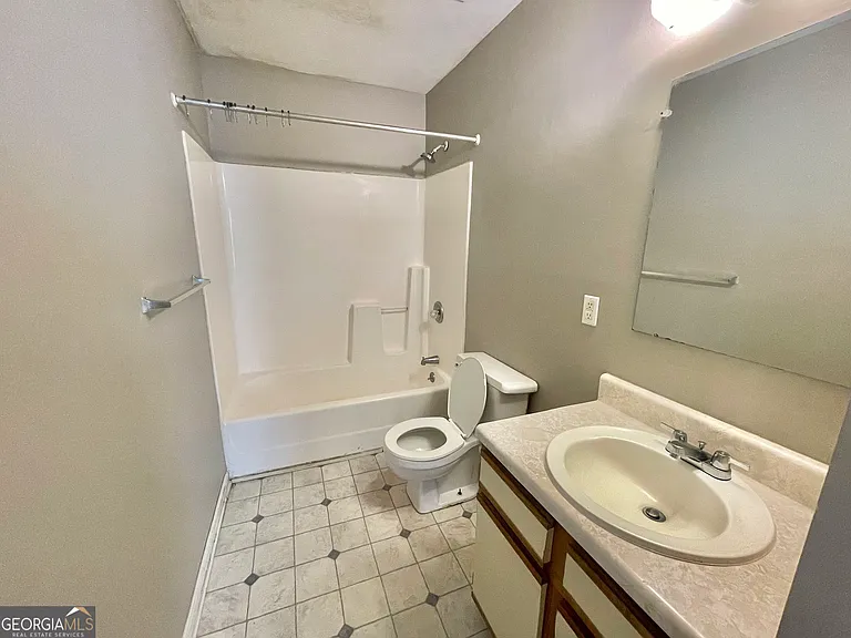 202 Eagle Ct — Photo 16