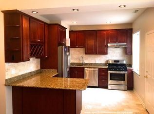 2804 N Halsted St APT 3R, Chicago, IL 60657