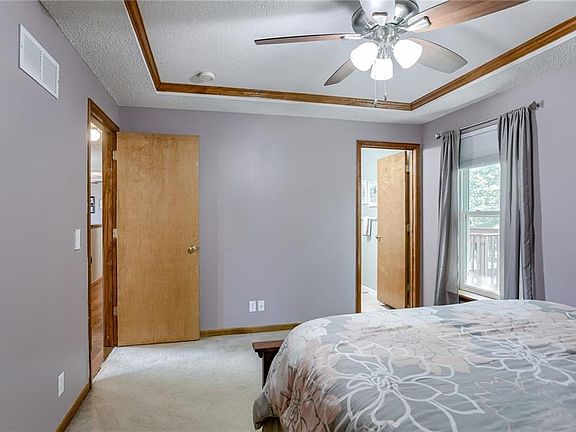 3rd image of 19503 Paradise Cir