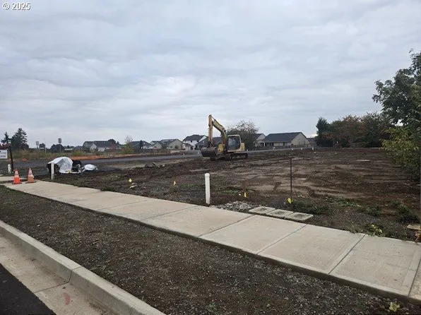 1521 Brown St NE, Woodburn, OR 97071