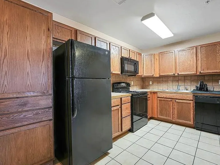 501 E Washington Ave — Photo 2